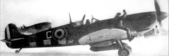 «Спитфайр» HF Mk IX из состава «Groupe de Chasse 2/7» (ранее 327-я эскадрилья RAF). Группа входила в Ier Corps Aerienne Francais ВВС Свободной Франции. В оперативном отношении корпус подчинялся командованию 1-й воздушной армии ВВС США. Снимок сделан зимой 1944-45 г.г. на аэродроме Лаксюль.