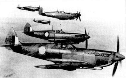 Истребители «Спитфайр» LF Мк VIII ВВС Австралии в полете над штатом Новый Южный Уэльс, середина 1945 г. Все эти самолеты уцелели в огне второй мировой войны и были списаны уже после ее окончания.