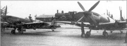 Истребители «Спитфайр» Mk XVIE из 74-й эскадрильи готовят к боевому вылету, Шиндель, Голландия, март 1945 г. Обратите внимание на покрытие самолетной стоянки — перфорированные металлические листы.