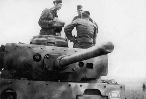 У этого Pz.III Ausf.L дополнительные броневые листы установлены и на корпусе, и на башне.
