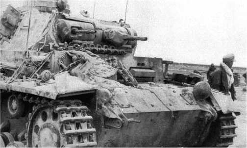 Командирский танк Pz.Bf.Wg.III Ausf.H с хорошо различимой пальмой на лобовой броне — эмблемой Африканского корпуса.