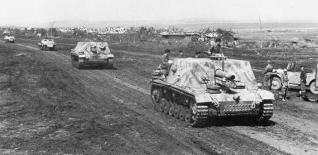 Штурмовые танки StulG 33 из состава 201-го танкового полка. Восточный фронт, весна 1943 года.