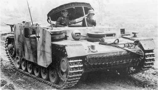 После демонтажа башни часть танков переоборудовали в подвозчики боеприпасов Munitionsschlepper III.
