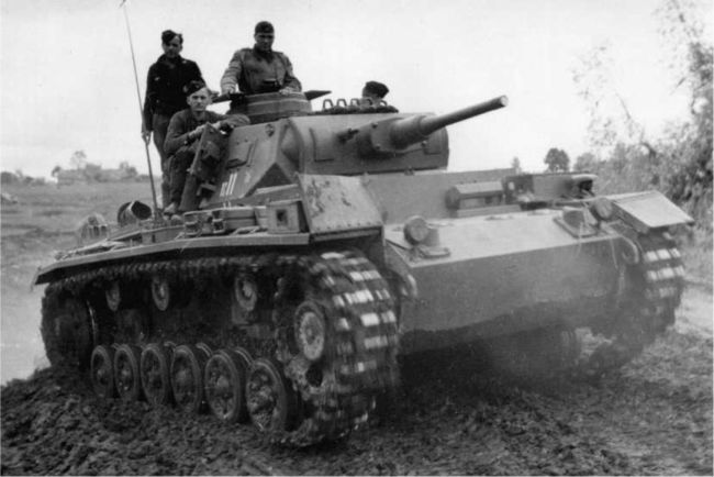Pz.III Ausf.J на полном ходу. 18-я танковая дивизия Вермахта, Восточный фронт. 1942 год.