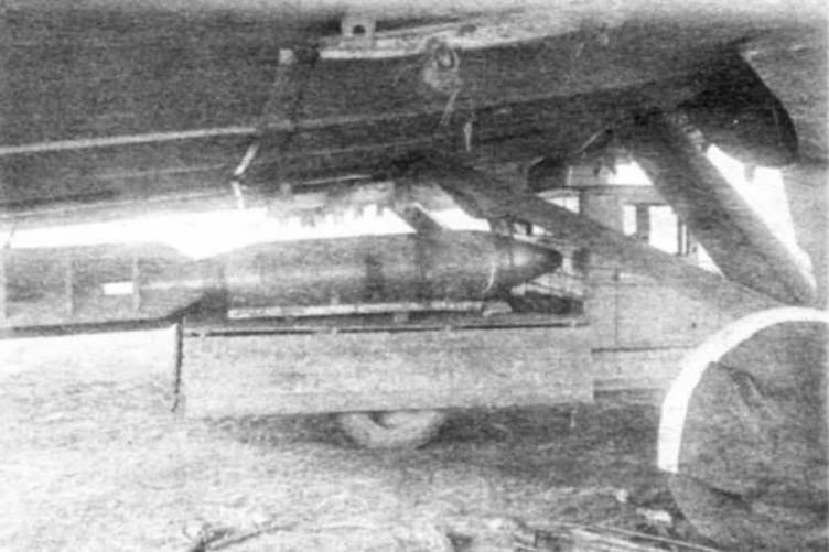 Бомба ФАБ-2000 приготовлена к подвеске под ТБ-3