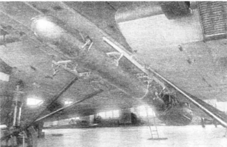 Торпеда TAB-15 на сдвоенном универсальном мосту ОТБ под самолетом ТБ-3