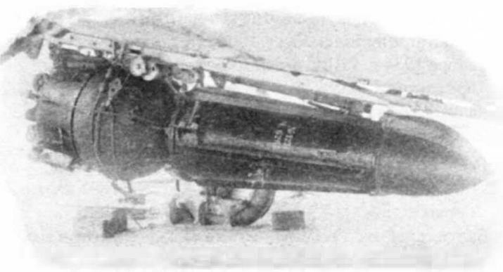 Мина МАВ-1 под самолетом