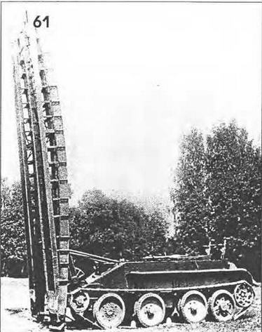 Саперный быстроходный танк (СБТ) без башни в момент наведения моста.