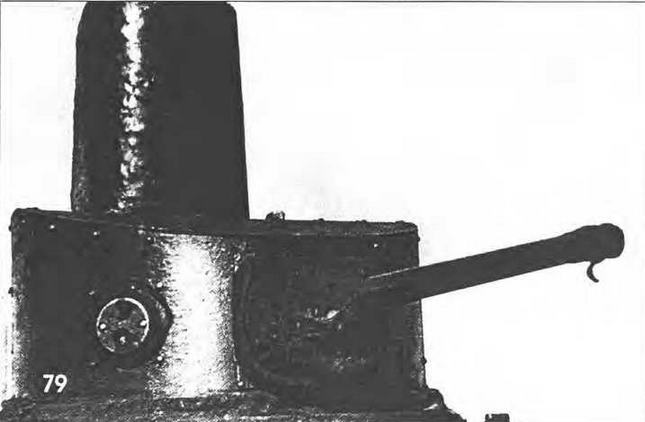 Уплотнение маски пушки на танке БТ-2ПХ. На крыше башни установлена цилиндрическая воздухопитающая труба-лаз.