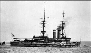Эскадренный броненосец «Корнуоллис», флагман адмирала Кардена во время атаки дарданельских фортов 19 февраля 1915 г.