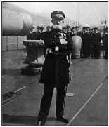 Контр-адмирал Поль Эмиль Амабль Гепрат — командир французского соединения союзной эскадры.