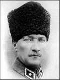 Мустафа Кемаль-паша (будущий президент Турции и маршал Ататюрк) в начале 1915 года подполковник, командир 19-й пехотной дивизии.