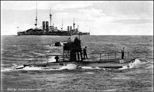 Британская В-11 — первая подводная лодка союзников, проникшая в Дарданеллы.