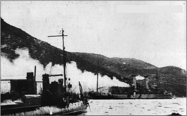 11 января 1917 г. Горящий под огнем турецких батарей «Бен-Май-Шри».