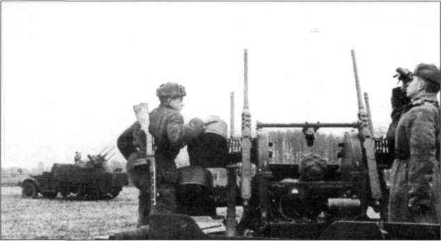 Зенитные самоходно-артиллерийские установки М15 и М 17