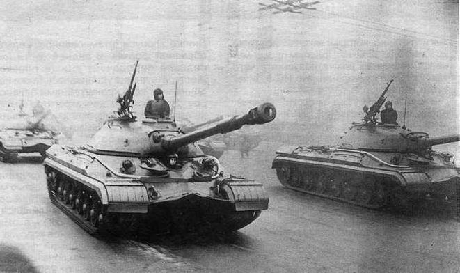 Танки Т-10А на Красной площади. Москва, 7 ноября 1957 года. РГАКФД