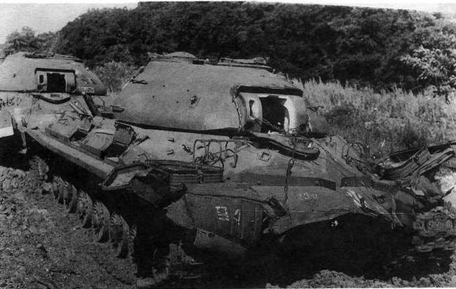 Танки Т-1 ОМ, подготовленные к разделке на металлолом. Фото из коллекции М.Барятинского