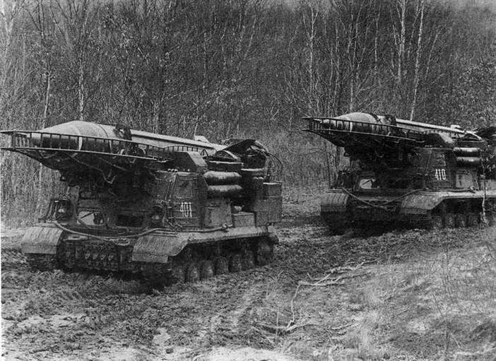 Стартовые агрегаты ракетного комплекса 8К14 на марше. Апрель 1972 года.