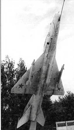 МиГ-21Ф-13 на подстаменте в г. Тамбове
