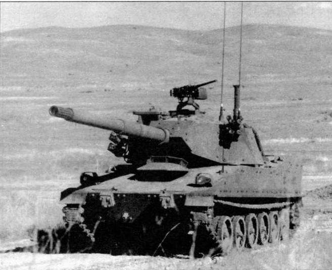 Легкий танк М8 с броневой защитой 1-го уровня во время полигонных испытаний. 1994 год
