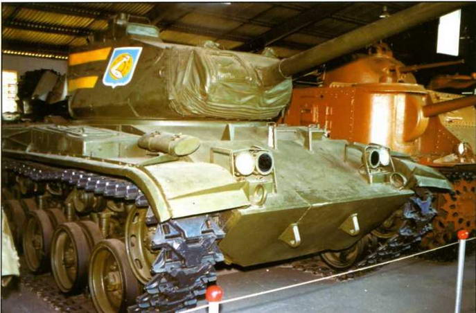 Американский легкий танк М41 «Уокер Бульдог» в экспозиции Военно-исторического музея бронетанкового вооружения и техники в подмосковной Кубинке