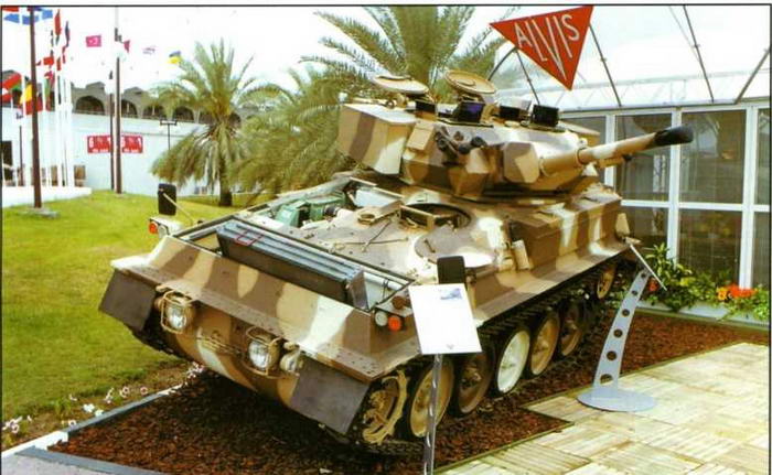 Английский легкий танк «Скорпион» на выставке IDEX-2001. Абу-Даби, март 2001 г.