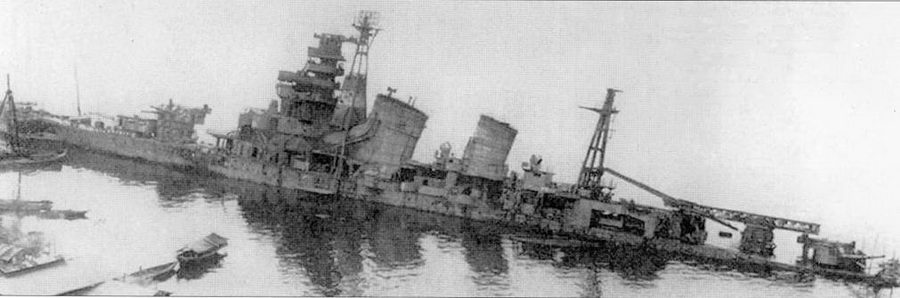 Конец к «Аобе» подкрался 28 июля 1945 г., когда в крейсер попало две 225-кг бомбы. Крейсер сел грунт на мелководье у военно-морской базы в Куре. Торпедные аппараты прикрыты бронированными конструкциями, схожими с теми, которые монтировались па тяжелых крейсерах типа «Миоко».