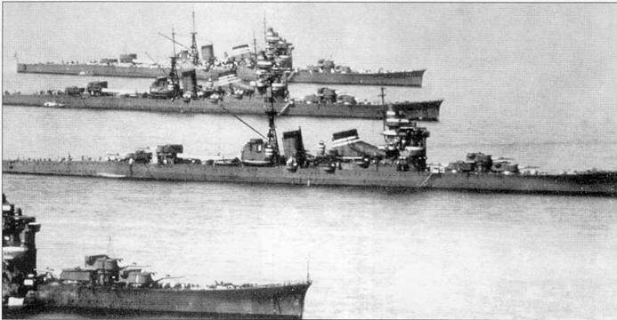Четыре новейших и самых могучих тяжелых крейсера Императорского японского флота, снимок 1930 г. На переднем плане — «Ашигара», за ней — «Хагуро», «Миоко» и «Начин». Эти корабли составили 4-ю дивизию крейсеров 2-го флота.