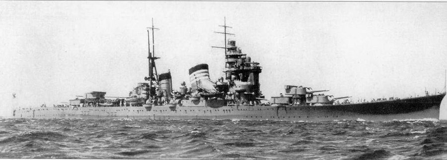 Крейсер «Хагуро» в море, 1932 г. Корабль прошел ремонт и интенсивную модернизацию.