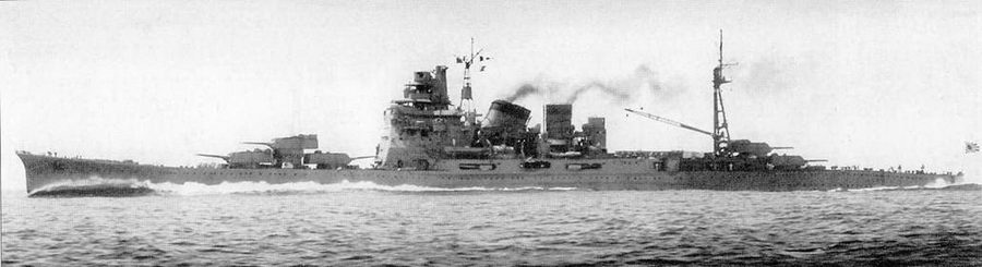 Крейсер «Атаго» на ходовых испытаниях, 30 августа 1939 г После перестройки фактически получился корабль нового типа, что и позволяет классификаторам выделять «Такао» и «Атаго» в отдельный тип японских тяжелых крейсеров