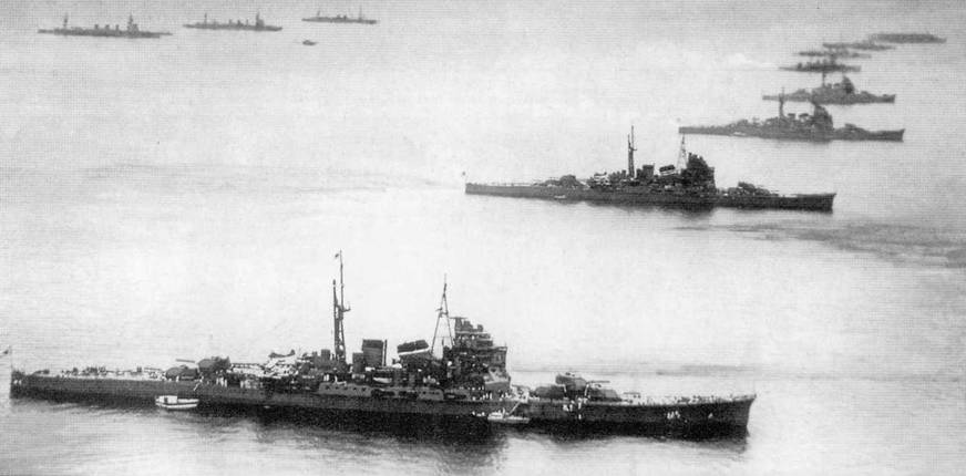 Тяжелые крейсера «Чокай», «Майя», «Такао» и «Атаго» на якорной стоянке 2-го флота, 1935 г.