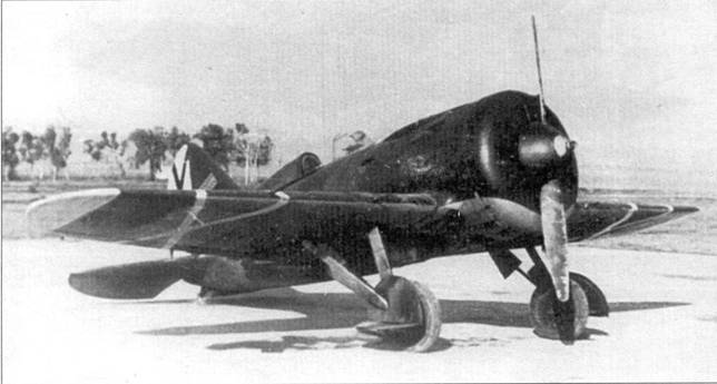 Истребитель И-16 с бортовым кодом «СМ-193» был захвачен националистами, самолет не перекрашивался, оспииось даже изображение костяшки домино на киле. Ранее истребитель принадлежал 3-й эскадрилье ВВС республиканцев.