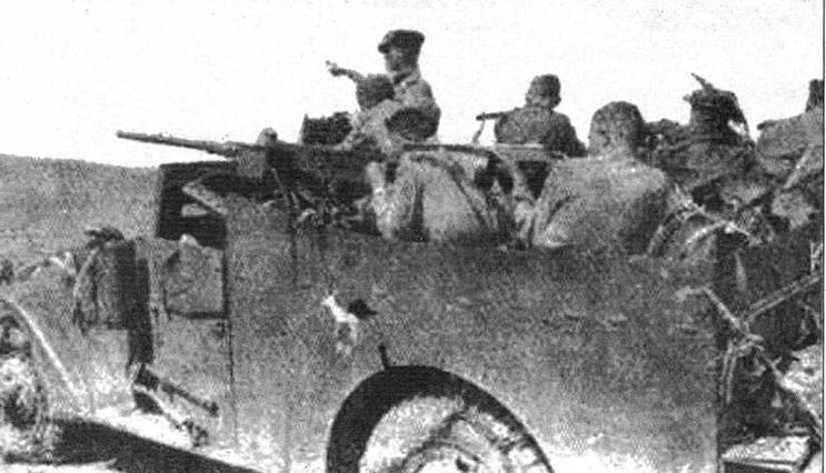 Разведподразделение на M3А1 выдвигается на позицию. 2-й Украинский фронт, июль 1944 г.