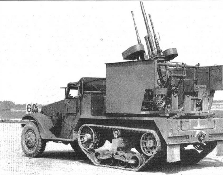 ЗСУМ15А1 на базе полугусеничного БТР M3А1 с зенитной пушечнопулемётной установкой проходит тесты на Абердинском полигоне. США, 13 января 1943 г.
