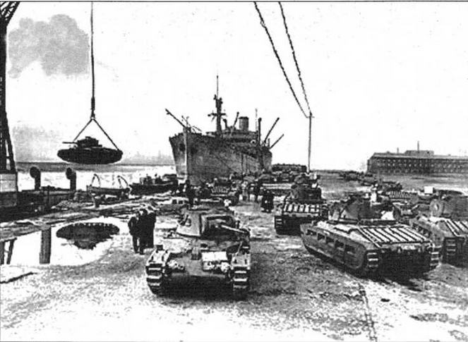 Выгрузка прибывших танков Matilda в Архангельском морском порту. Февраль 1942 г.