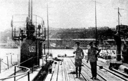 Подводная лодка “Буревестник" (переименована в US-1) в Севастополе. 1918 г.
