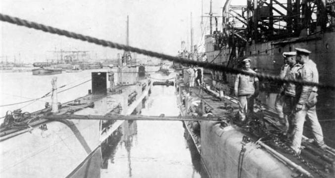 Подводные лодки “Барс” и “Гепард” в Ревеле. Май 1915 г.