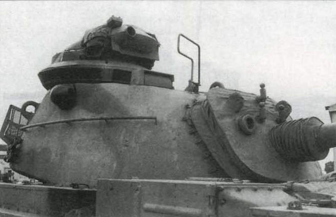 Характерным внешним отличием танка М48А3 стала командирская башенка с кольцевой вставкой <a href='https://arsenal-info.ru/b/book/1318254746/282' target='_self'>приборов наблюдения</a>, более высокая, чем стандартная М1