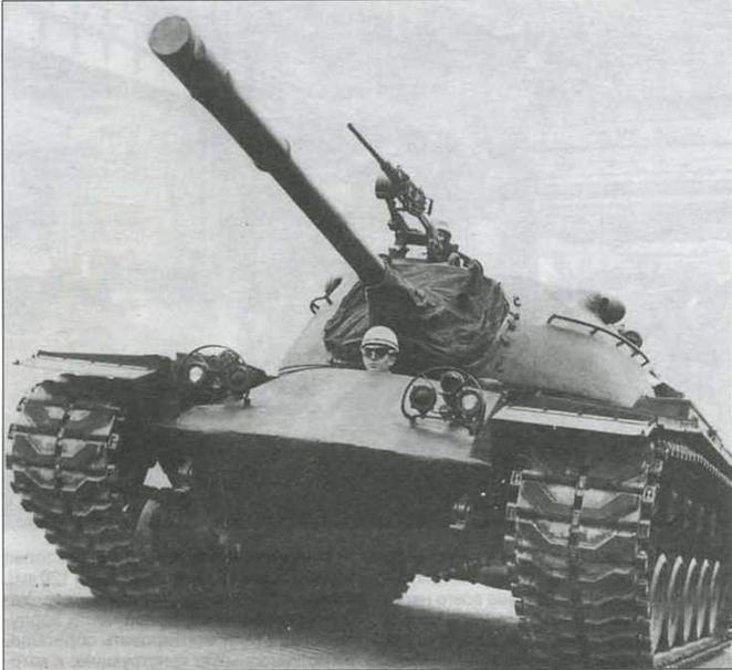 Отсутствие курсового пулемета и размещение механика-водителя по оси литого корпуса резко отличали танк Т48 от предшественников — М46 и М47