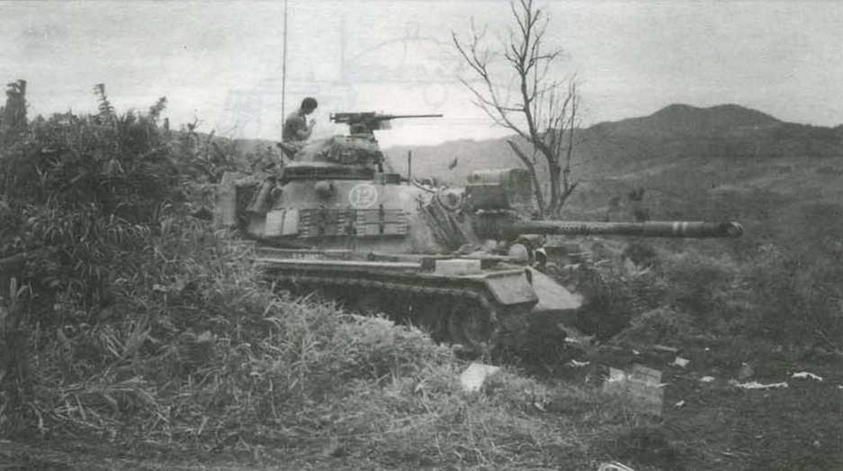 М48А3 5-й мотопехотной дивизии на боевой позиции. Американские танкисты часто укрепляли крупнокалиберный пулемет М2НВ снаружи командирской башенки, что обеспечивало большую эффективность огня