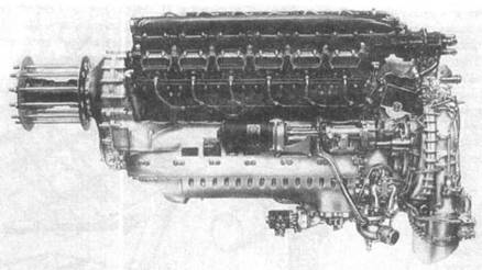 Двигатель «Мерлин II», вид слева. Ведущий вал соединяется с винтом «Уоттс».