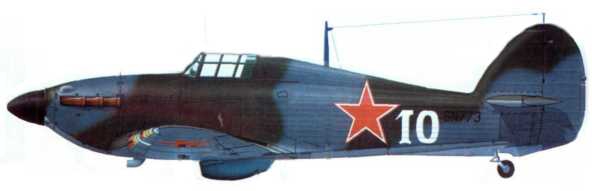 «Харрикейн IID» (BN773, «10»), стандартный камуфляж RA F DG/OG/MSG. один из ИАП. действовавший летом 1942 года на Карельском полуострове.