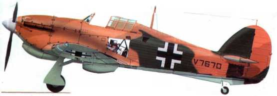 «Харрикейн PR trop Мк I» (V7670), захваченный немцами в марте 1941 года и отбитый англичанами в январе 1943 года на аэродроме Гамбут. Самолет показан в том состоянии, каким обнаружили его союзники. Ранний пустынный камуфляж RAF IРЕ/MS/Sky) Немцы закрасили английские опознавательные знаки зеленой краской RLM 80 или голубой RLM 78. Все известные снимки показывают данный самолет без бортовых панелей и небольшими повреждениями фюзеляжа в районе антенной мачты и креста на фтеляже.
