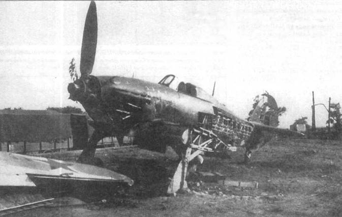 «Харрикейн» (вероятно из 235-й ИАП), захваченный венграми к югу от Воронежа, июль 1942 года. Самолет получил тяжелые повреждения и был подготовлен для отправки в тыл, но отступление произошло слишком быстро.