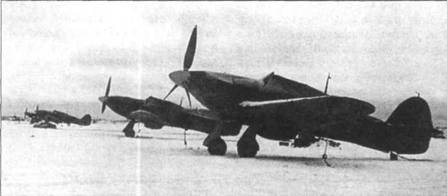 Несколько «Харрикейнов Mk II» на полевом аэродроме, северный фланг Восточного фронта, 1942/43.