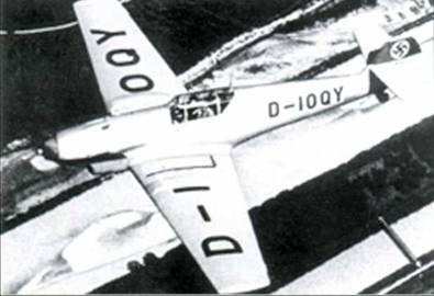 Прототип Bf 109V.3 (третий опытный экземпляр), пилотируемый д-ром Германном Вурстером во время демонстрационного полета над Баварией в июне 1936 г. Этот экземпляр вместе с двумя другими опытными машинами была частью первой партии Bf 109, испытанной в боевых условиях во время гражданской войны в Испании на стороне националистов. (DR)