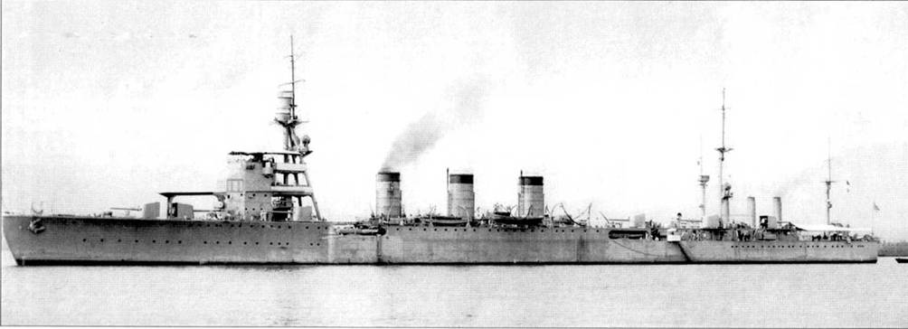 Легкий крейсер «Нагара» в Сасебо, весна 1922 г.
