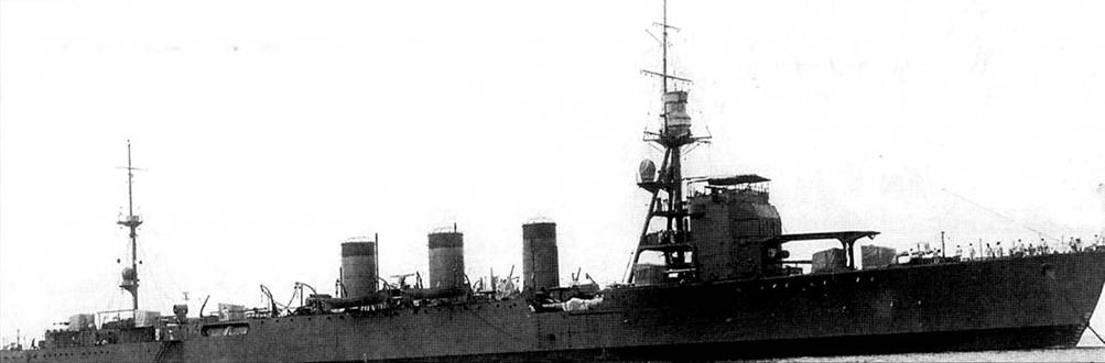 Легкий крейсер «Исузу» в Йокосуке, август 1923 г.