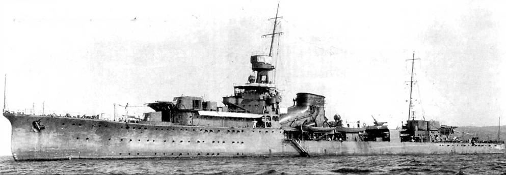 Легкий крейсер «Юбари», 1424 г. дымовая трупа надстроена.