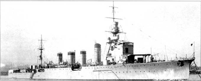 Новейший легкий крейсер Императорского японского флота «Нака» на якоре в Йокогаме, 30 ноября 1925 г.